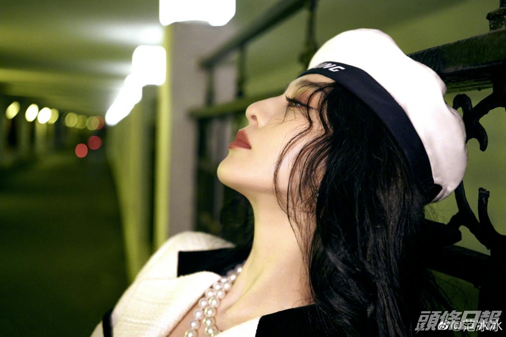 最近秋意涼，范冰冰在微博貼出秋日新look相。